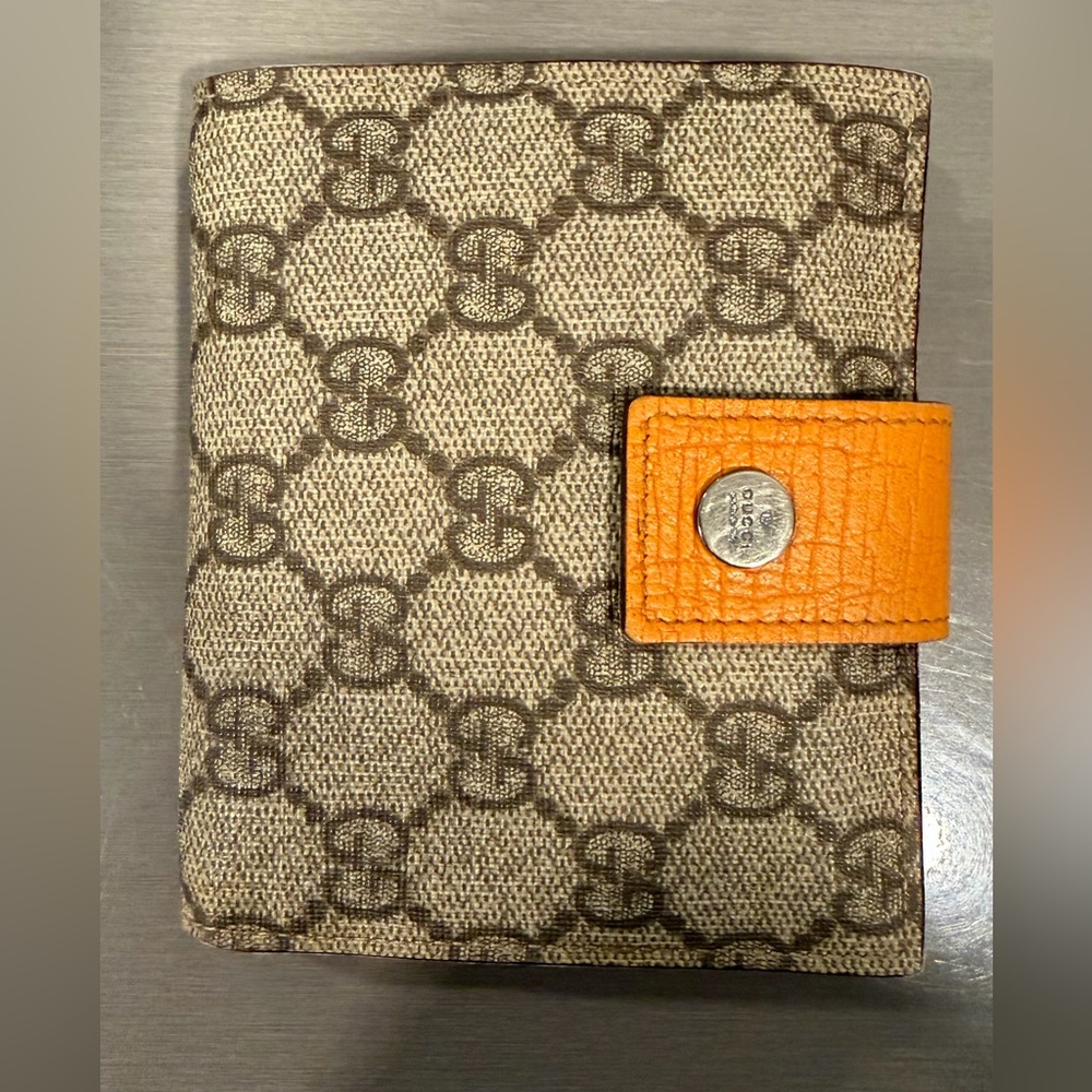 Gucci Beige and Brown Monogram Wallet - Picture 2 of 9